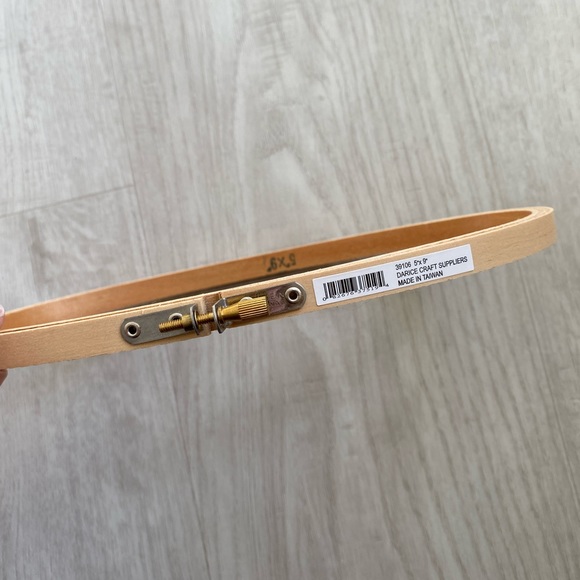 3/$20 DARICE 🍃 5x9" Oval Wooden Embroidery Hoop - Picture 2 of 5